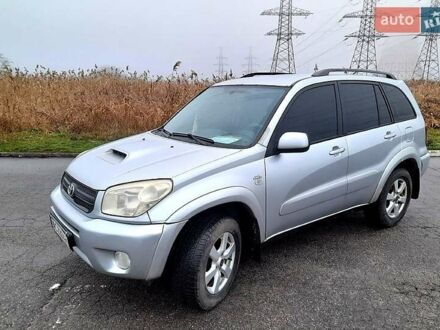 Серый Тойота РАВ 4, объемом двигателя 2 л и пробегом 331 тыс. км за 5500 $, фото 1 на Automoto.ua