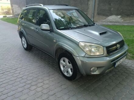 Тойота РАВ 4 2005 у Житомирі на Automoto.ua Сірий Тойота РАВ 4, об'ємом двигуна 2 л та пробігом 234 тис. км за 2470 $, фото 1 на Automoto.ua