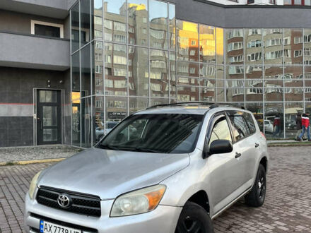 Серый Тойота РАВ 4, объемом двигателя 2.36 л и пробегом 213 тыс. км за 6400 $, фото 1 на Automoto.ua