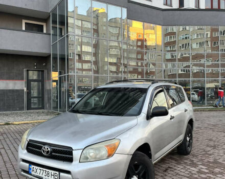 Серый Тойота РАВ 4, объемом двигателя 2.36 л и пробегом 213 тыс. км за 6400 $, фото 1 на Automoto.ua