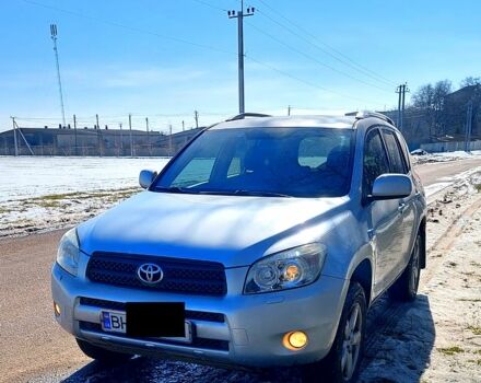 Серый Тойота РАВ 4, объемом двигателя 2 л и пробегом 226 тыс. км за 7500 $, фото 1 на Automoto.ua