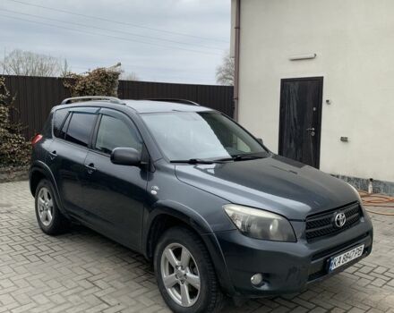 Серый Тойота РАВ 4, объемом двигателя 2.2 л и пробегом 380 тыс. км за 6900 $, фото 1 на Automoto.ua