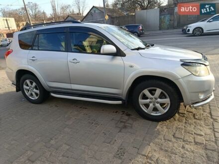 Серый Тойота РАВ 4, объемом двигателя 2.4 л и пробегом 330 тыс. км за 8500 $, фото 1 на Automoto.ua