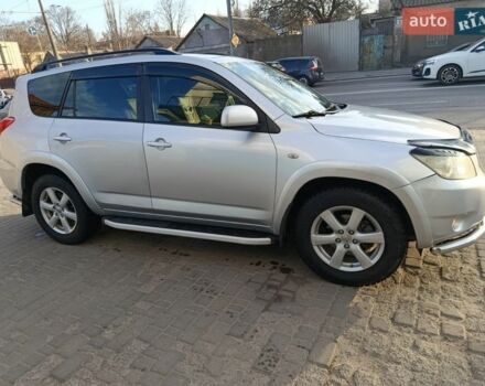 Серый Тойота РАВ 4, объемом двигателя 2.4 л и пробегом 330 тыс. км за 8500 $, фото 1 на Automoto.ua