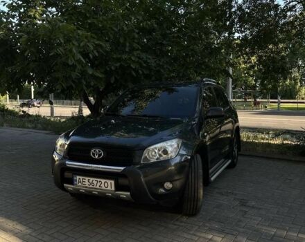 Серый Тойота РАВ 4, объемом двигателя 2 л и пробегом 210 тыс. км за 9500 $, фото 1 на Automoto.ua