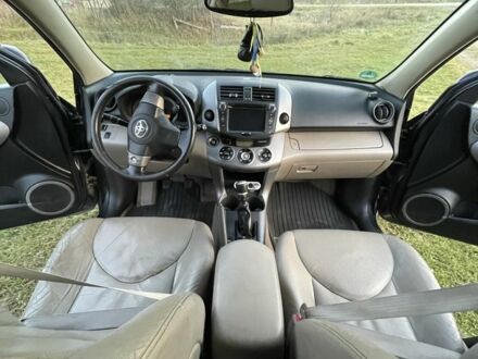 Серый Тойота РАВ 4, объемом двигателя 2.2 л и пробегом 250 тыс. км за 7700 $, фото 1 на Automoto.ua