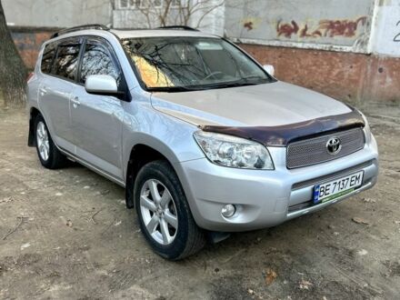 Серый Тойота РАВ 4, объемом двигателя 2.4 л и пробегом 196 тыс. км за 11000 $, фото 1 на Automoto.ua
