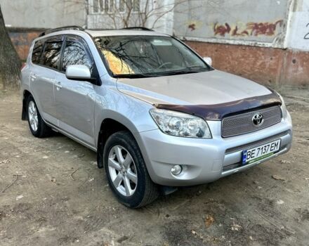 Серый Тойота РАВ 4, объемом двигателя 2.4 л и пробегом 196 тыс. км за 11000 $, фото 1 на Automoto.ua