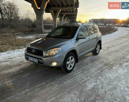 Серый Тойота РАВ 4, объемом двигателя 2.23 л и пробегом 280 тыс. км за 7599 $, фото 1 на Automoto.ua