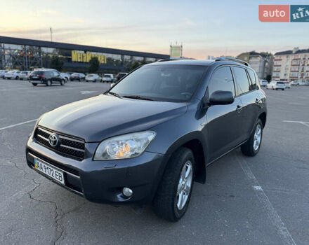 Серый Тойота РАВ 4, объемом двигателя 2 л и пробегом 260 тыс. км за 8900 $, фото 1 на Automoto.ua