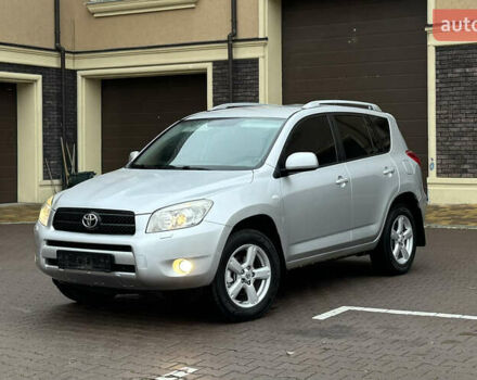 Серый Тойота РАВ 4, объемом двигателя 2 л и пробегом 185 тыс. км за 9600 $, фото 1 на Automoto.ua