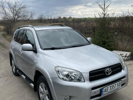 Тойота РАВ 4 2006 в Кривом Роге на Automoto.ua Серый Тойота РАВ 4, объемом двигателя 2.36 л и пробегом 140 тыс. км за 9600 $, фото 1 на Automoto.ua