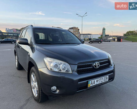 Сірий Тойота РАВ 4, об'ємом двигуна 2 л та пробігом 260 тис. км за 8450 $, фото 1 на Automoto.ua