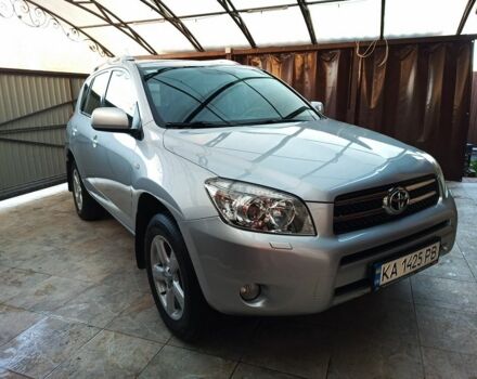 Серый Тойота РАВ 4, объемом двигателя 2 л и пробегом 135 тыс. км за 12500 $, фото 1 на Automoto.ua