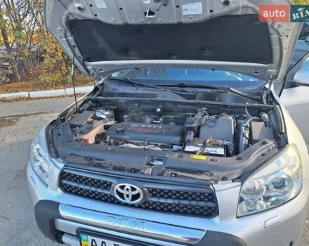 Тойота РАВ 4 2006 в Сторожинце на Automoto.ua Серый Тойота РАВ 4, объемом двигателя 2 л и пробегом 146 тыс. км за 10600 $, фото 1 на Automoto.ua