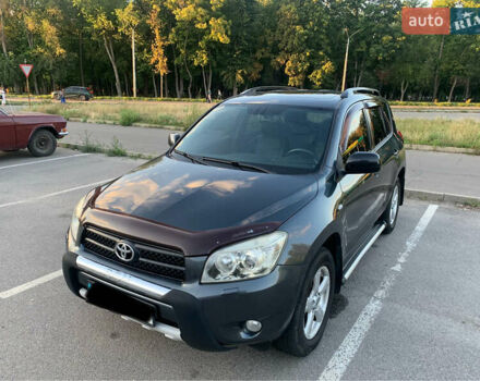 Серый Тойота РАВ 4, объемом двигателя 2 л и пробегом 302 тыс. км за 10450 $, фото 1 на Automoto.ua