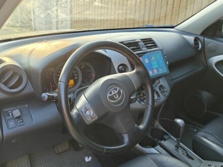 Сірий Тойота РАВ 4, об'ємом двигуна 2 л та пробігом 200 тис. км за 10494 $, фото 1 на Automoto.ua