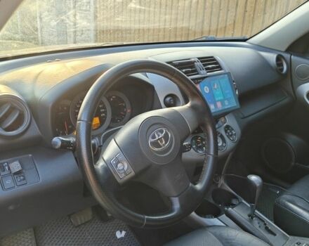 Сірий Тойота РАВ 4, об'ємом двигуна 2 л та пробігом 200 тис. км за 10498 $, фото 1 на Automoto.ua