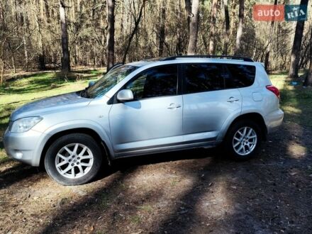 Серый Тойота РАВ 4, объемом двигателя 2.36 л и пробегом 288 тыс. км за 9500 $, фото 1 на Automoto.ua