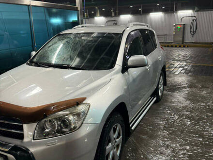 Серый Тойота РАВ 4, объемом двигателя 2 л и пробегом 212 тыс. км за 10800 $, фото 1 на Automoto.ua