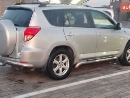 Серый Тойота РАВ 4, объемом двигателя 2.4 л и пробегом 190 тыс. км за 14400 $, фото 1 на Automoto.ua
