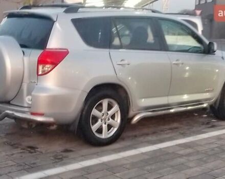 Серый Тойота РАВ 4, объемом двигателя 2.4 л и пробегом 190 тыс. км за 14400 $, фото 1 на Automoto.ua