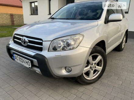 Тойота РАВ 4 2007 у Луцьку на Automoto.ua Сірий Тойота РАВ 4, об'ємом двигуна 2 л та пробігом 229 тис. км за 9950 $, фото 1 на Automoto.ua