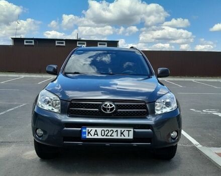 Серый Тойота РАВ 4, объемом двигателя 2 л и пробегом 320 тыс. км за 8800 $, фото 1 на Automoto.ua