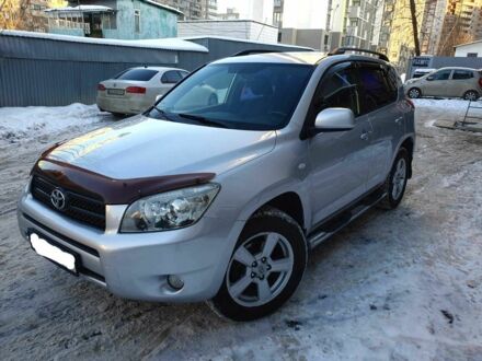 Серый Тойота РАВ 4, объемом двигателя 2 л и пробегом 212 тыс. км за 9300 $, фото 1 на Automoto.ua