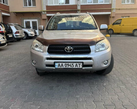 Серый Тойота РАВ 4, объемом двигателя 2 л и пробегом 305 тыс. км за 9500 $, фото 1 на Automoto.ua