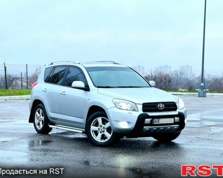 Сірий Тойота РАВ 4, об'ємом двигуна 2 л та пробігом 226 тис. км за 7999 $, фото 1 на Automoto.ua