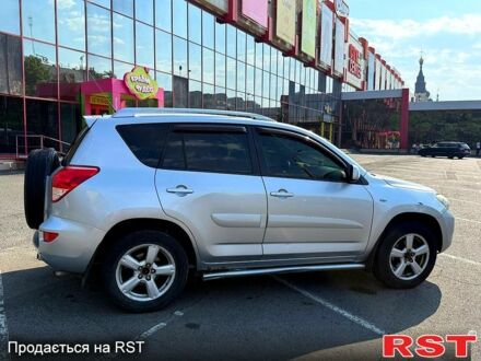 Сірий Тойота РАВ 4, об'ємом двигуна 2 л та пробігом 240 тис. км за 7500 $, фото 1 на Automoto.ua