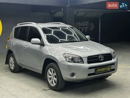 Серый Тойота РАВ 4, объемом двигателя 2 л и пробегом 220 тыс. км за 8700 $, фото 1 на Automoto.ua
