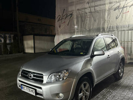 Серый Тойота РАВ 4, объемом двигателя 2.2 л и пробегом 238 тыс. км за 9500 $, фото 1 на Automoto.ua