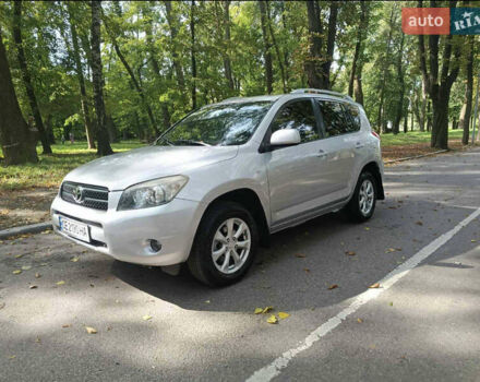 Серый Тойота РАВ 4, объемом двигателя 2 л и пробегом 214 тыс. км за 9000 $, фото 1 на Automoto.ua