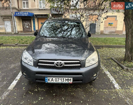 Серый Тойота РАВ 4, объемом двигателя 2.23 л и пробегом 275 тыс. км за 9000 $, фото 1 на Automoto.ua