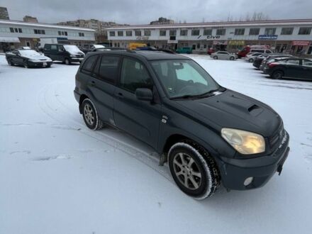 Серый Тойота РАВ 4, объемом двигателя 2 л и пробегом 318 тыс. км за 3950 $, фото 1 на Automoto.ua