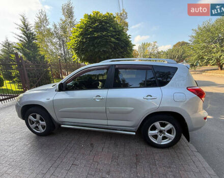 Серый Тойота РАВ 4, объемом двигателя 2 л и пробегом 240 тыс. км за 8700 $, фото 1 на Automoto.ua