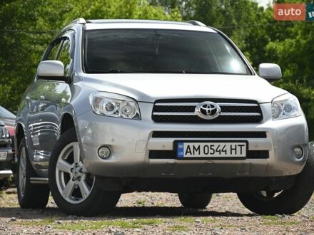 Серый Тойота РАВ 4, объемом двигателя 2 л и пробегом 163 тыс. км за 13500 $, фото 1 на Automoto.ua
