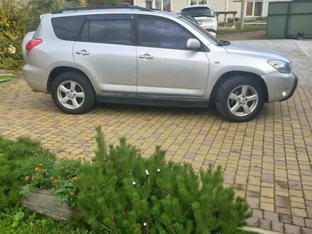 Серый Тойота РАВ 4, объемом двигателя 2.4 л и пробегом 282 тыс. км за 7900 $, фото 1 на Automoto.ua