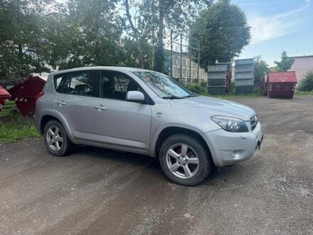 Тойота РАВ 4 2007 в Ровно на Automoto.ua Серый Тойота РАВ 4, объемом двигателя 2.2 л и пробегом 178 тыс. км за 4800 $, фото 1 на Automoto.ua