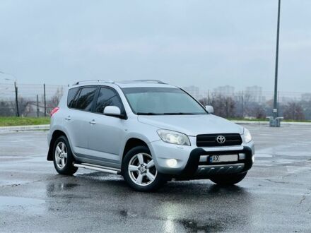 Серый Тойота РАВ 4, объемом двигателя 2 л и пробегом 226 тыс. км за 7999 $, фото 1 на Automoto.ua