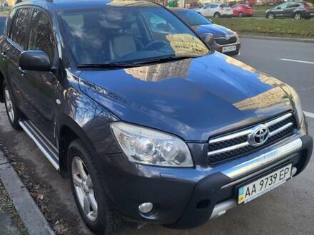 Серый Тойота РАВ 4, объемом двигателя 2 л и пробегом 252 тыс. км за 10200 $, фото 1 на Automoto.ua