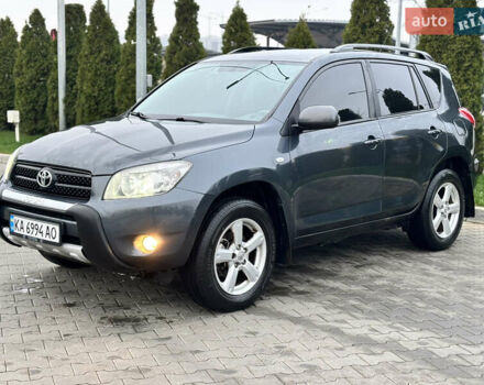 Серый Тойота РАВ 4, объемом двигателя 2 л и пробегом 172 тыс. км за 9500 $, фото 1 на Automoto.ua