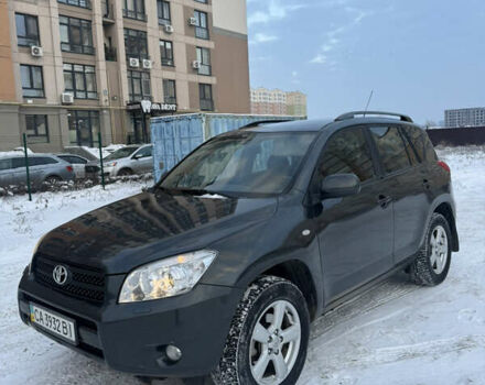 Серый Тойота РАВ 4, объемом двигателя 2 л и пробегом 154 тыс. км за 8500 $, фото 1 на Automoto.ua