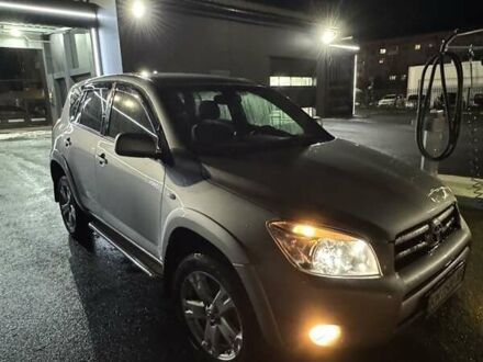 Сірий Тойота РАВ 4, об'ємом двигуна 2.2 л та пробігом 350 тис. км за 8550 $, фото 1 на Automoto.ua