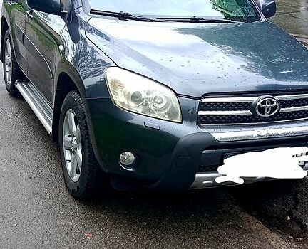 Серый Тойота РАВ 4, объемом двигателя 2 л и пробегом 150 тыс. км за 10700 $, фото 1 на Automoto.ua