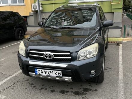 Серый Тойота РАВ 4, объемом двигателя 2.2 л и пробегом 250 тыс. км за 5600 $, фото 1 на Automoto.ua