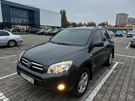 Серый Тойота РАВ 4, объемом двигателя 2 л и пробегом 252 тыс. км за 9700 $, фото 1 на Automoto.ua