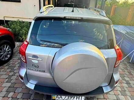 Тойота РАВ 4 2008 в Киеве на Automoto.ua Серый Тойота РАВ 4, объемом двигателя 2 л и пробегом 267 тыс. км за 10950 $, фото 1 на Automoto.ua